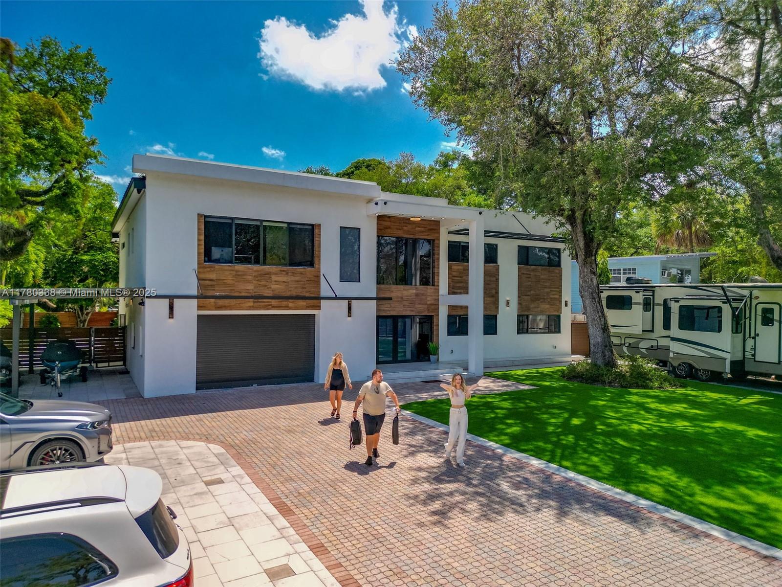 RIVERLAND MANORS - Residential
