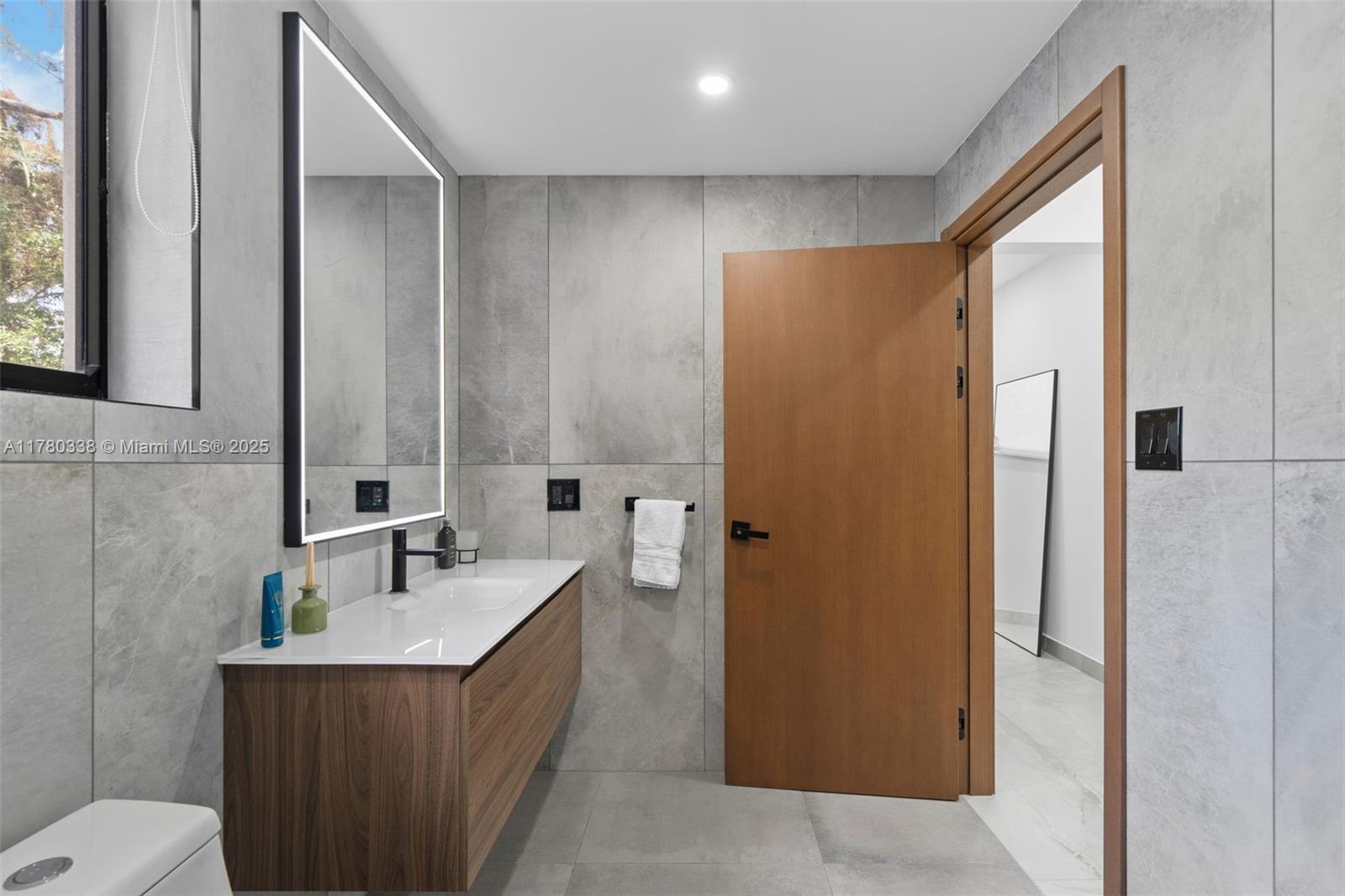 RIVERLAND MANORS - Residential