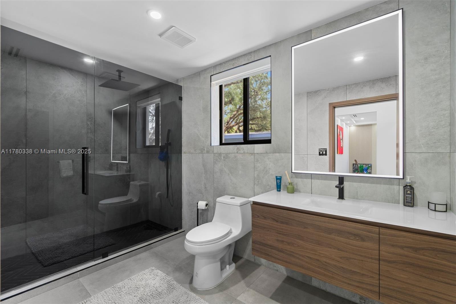 RIVERLAND MANORS - Residential