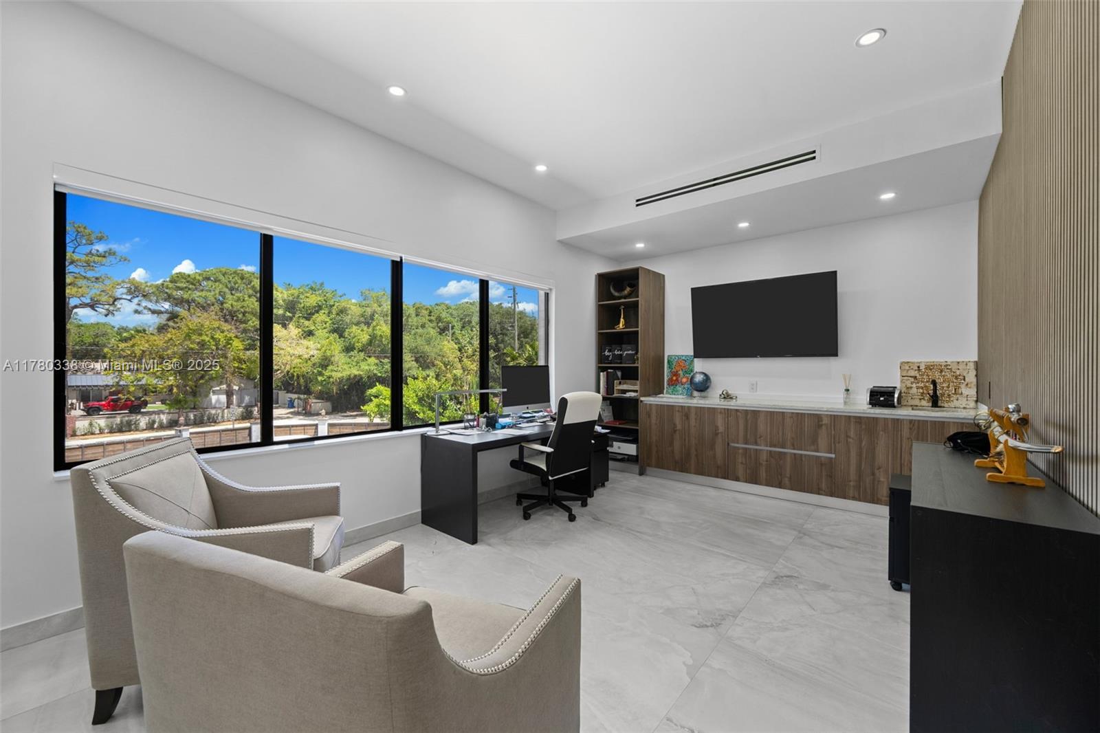 RIVERLAND MANORS - Residential