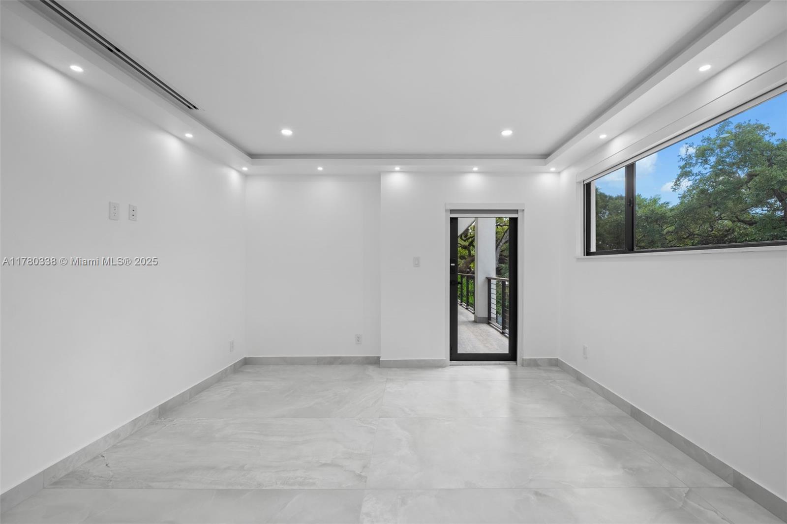 RIVERLAND MANORS - Residential