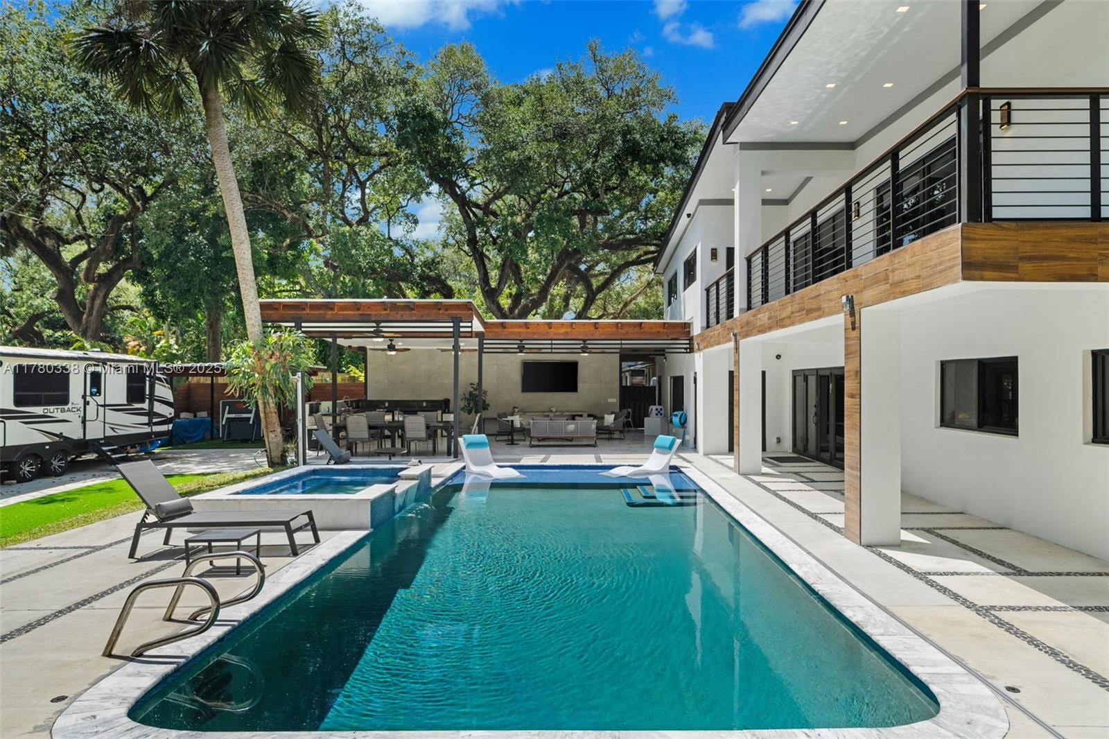 RIVERLAND MANORS - Residential