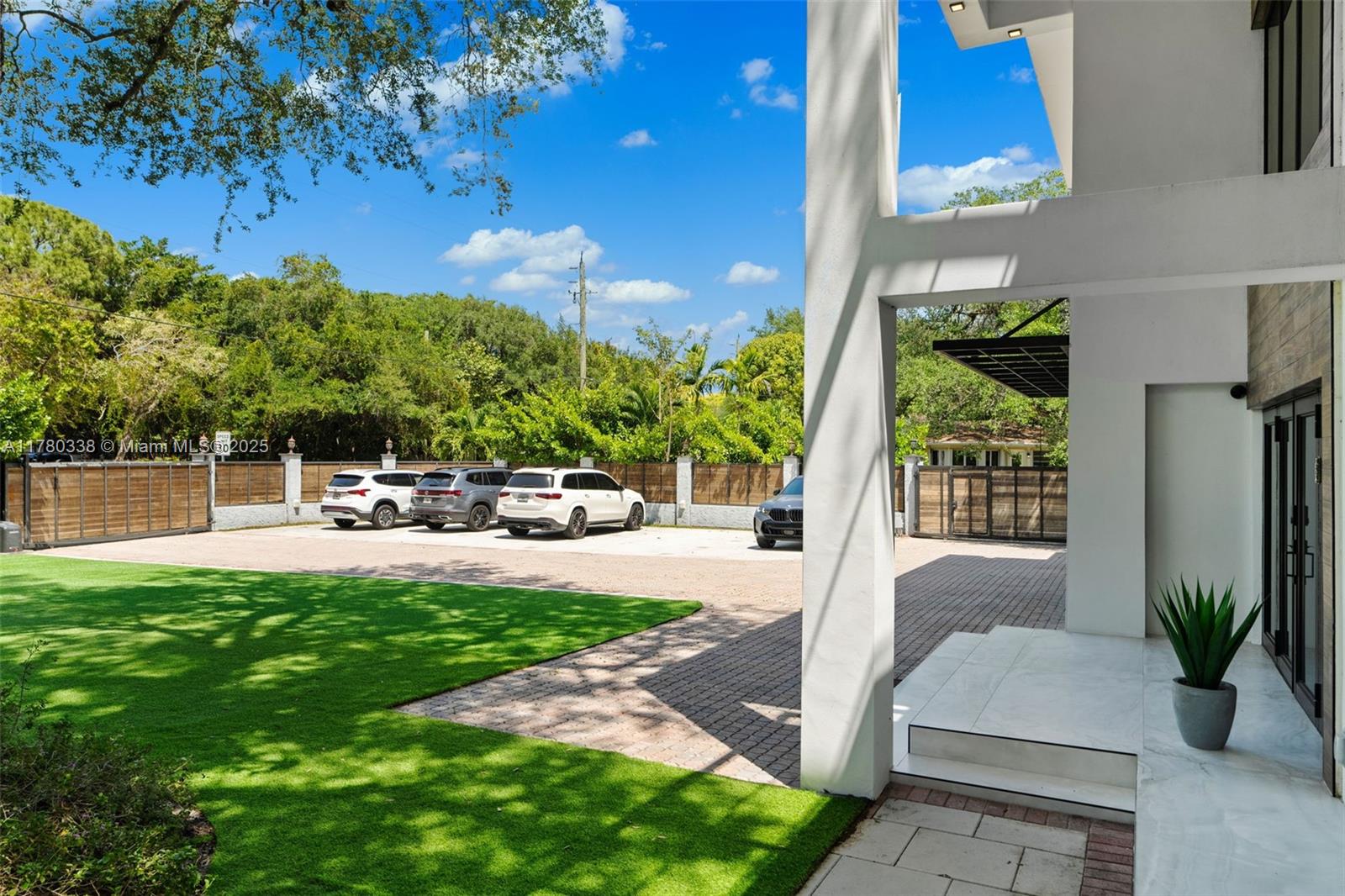 RIVERLAND MANORS - Residential