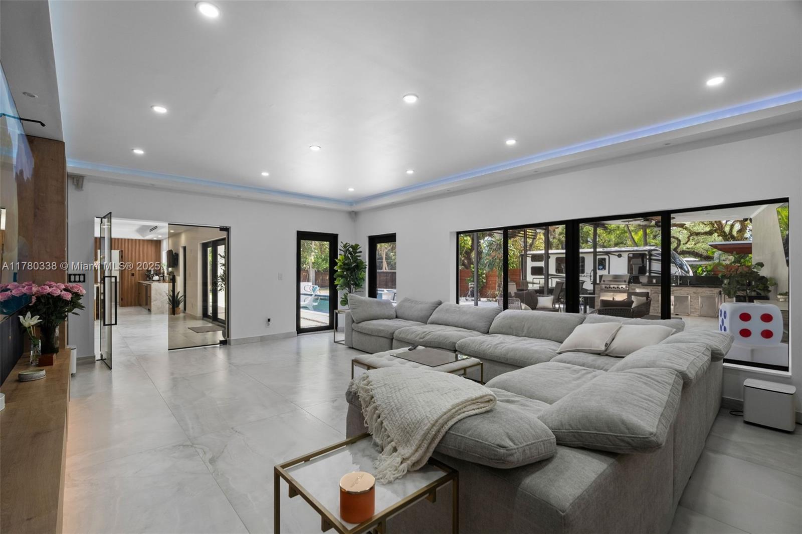 RIVERLAND MANORS - Residential
