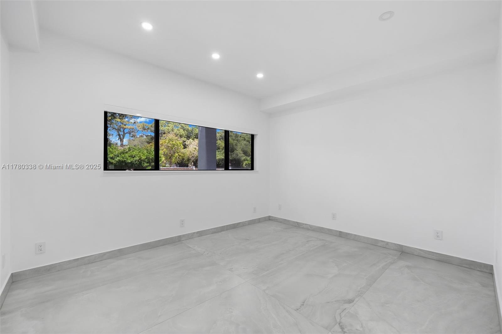 RIVERLAND MANORS - Residential