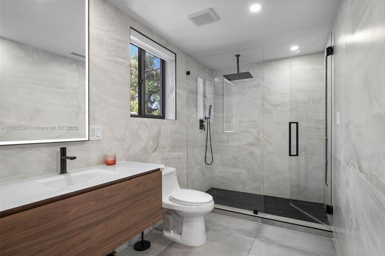 RIVERLAND MANORS - Residential