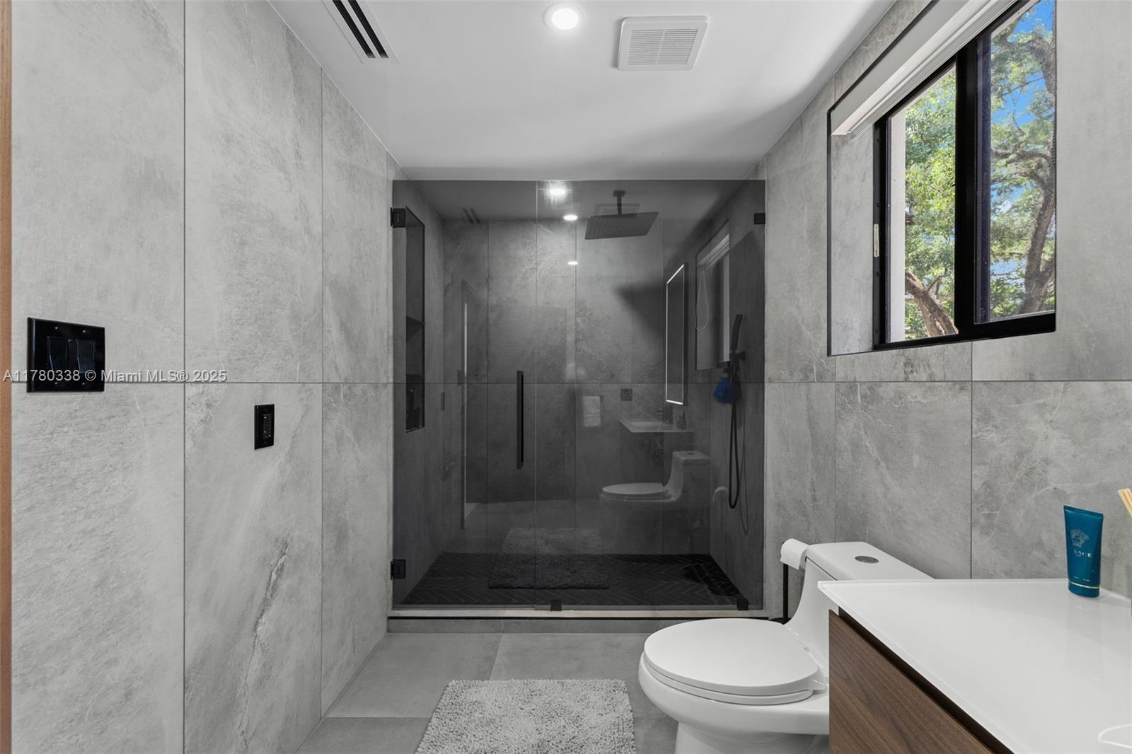 RIVERLAND MANORS - Residential