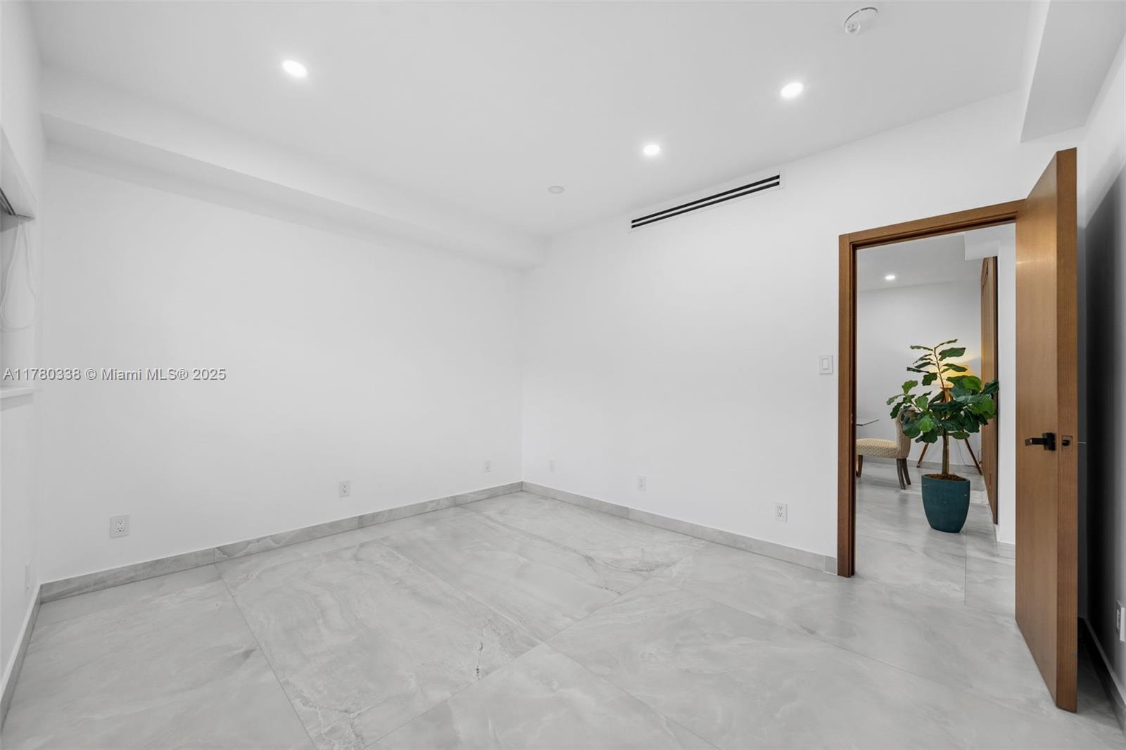 RIVERLAND MANORS - Residential