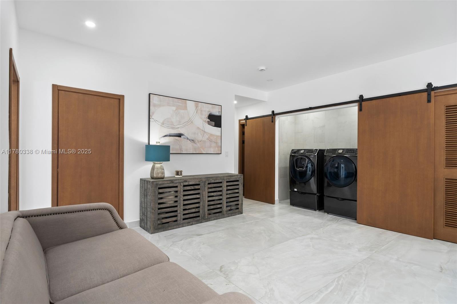 RIVERLAND MANORS - Residential