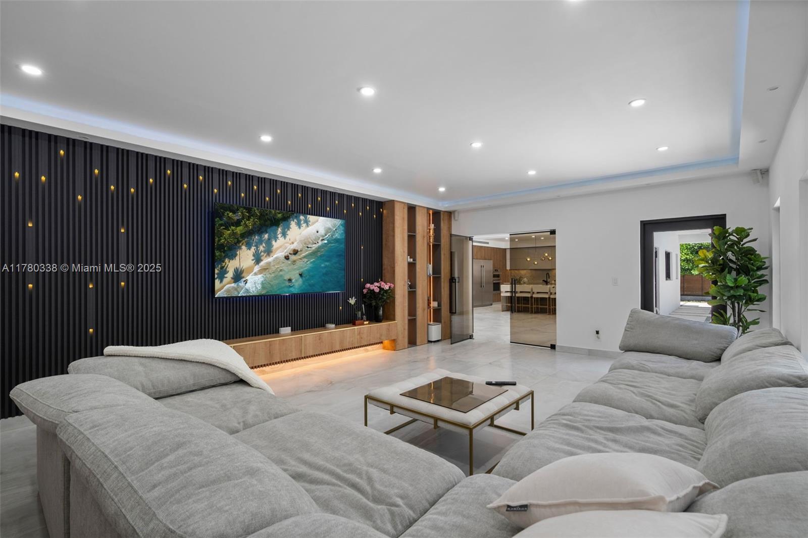 RIVERLAND MANORS - Residential