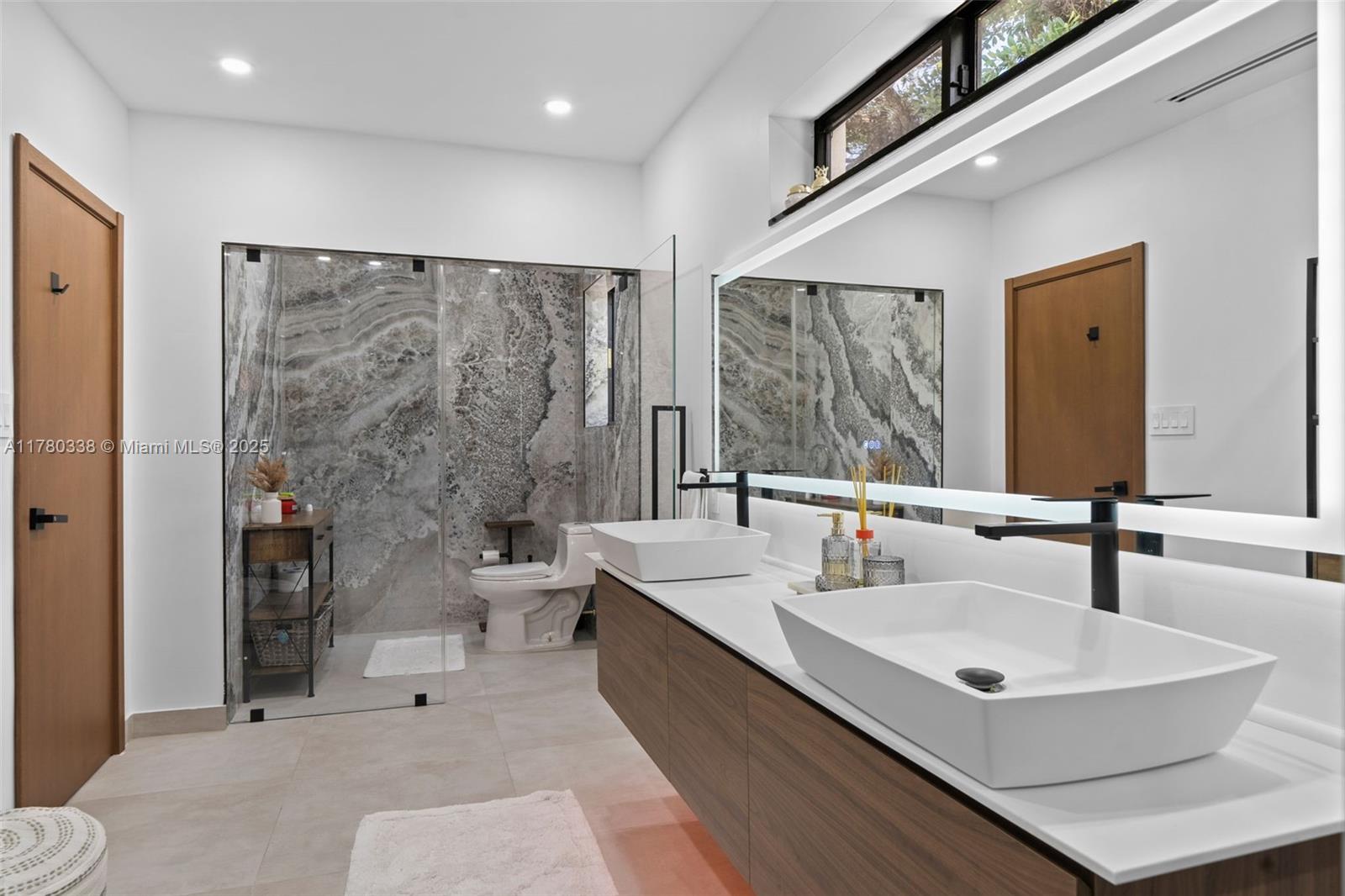 RIVERLAND MANORS - Residential