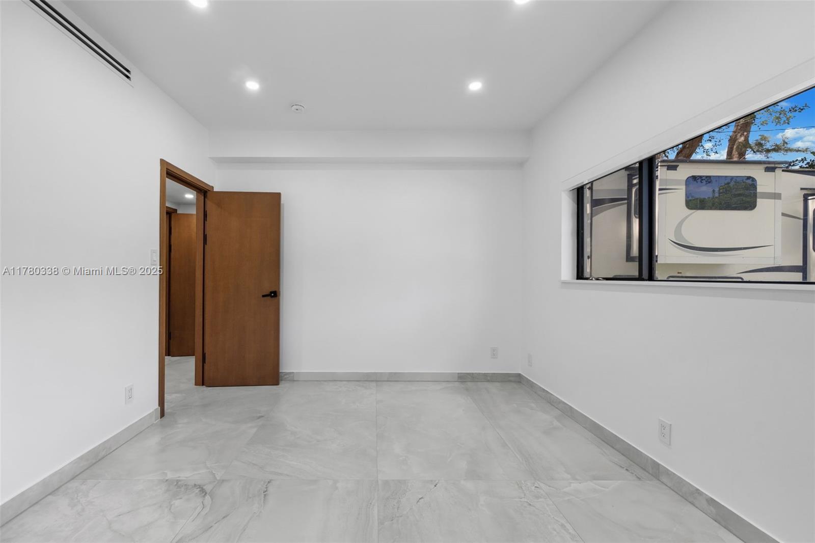 RIVERLAND MANORS - Residential