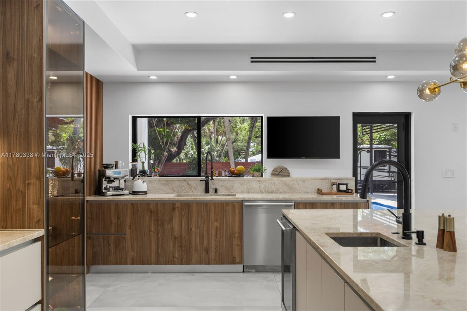 RIVERLAND MANORS - Residential