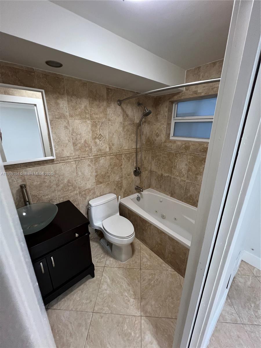 1515 CORAL TOWERS CONDOMI - Residential Lease