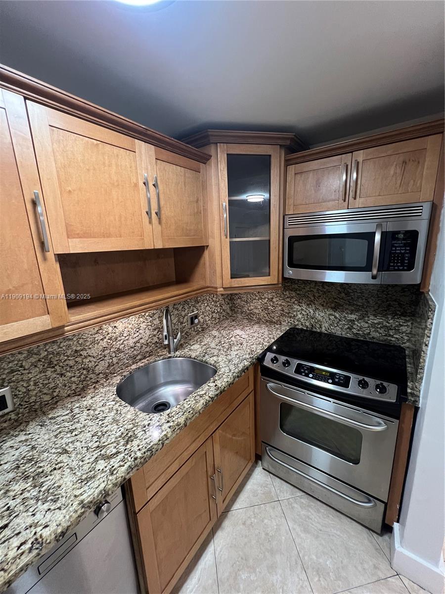 1515 CORAL TOWERS CONDOMI - Residential Lease