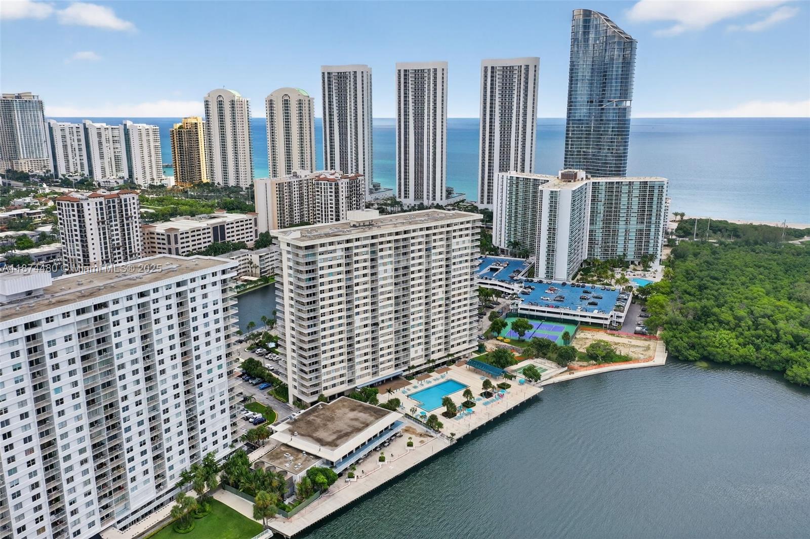 ARLEN HOUSE CONDO - Residential