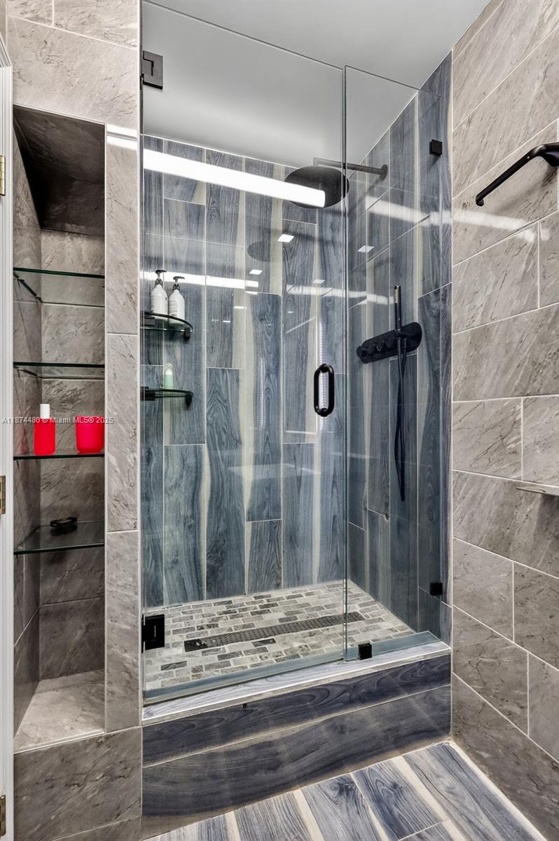 ARLEN HOUSE CONDO - Residential