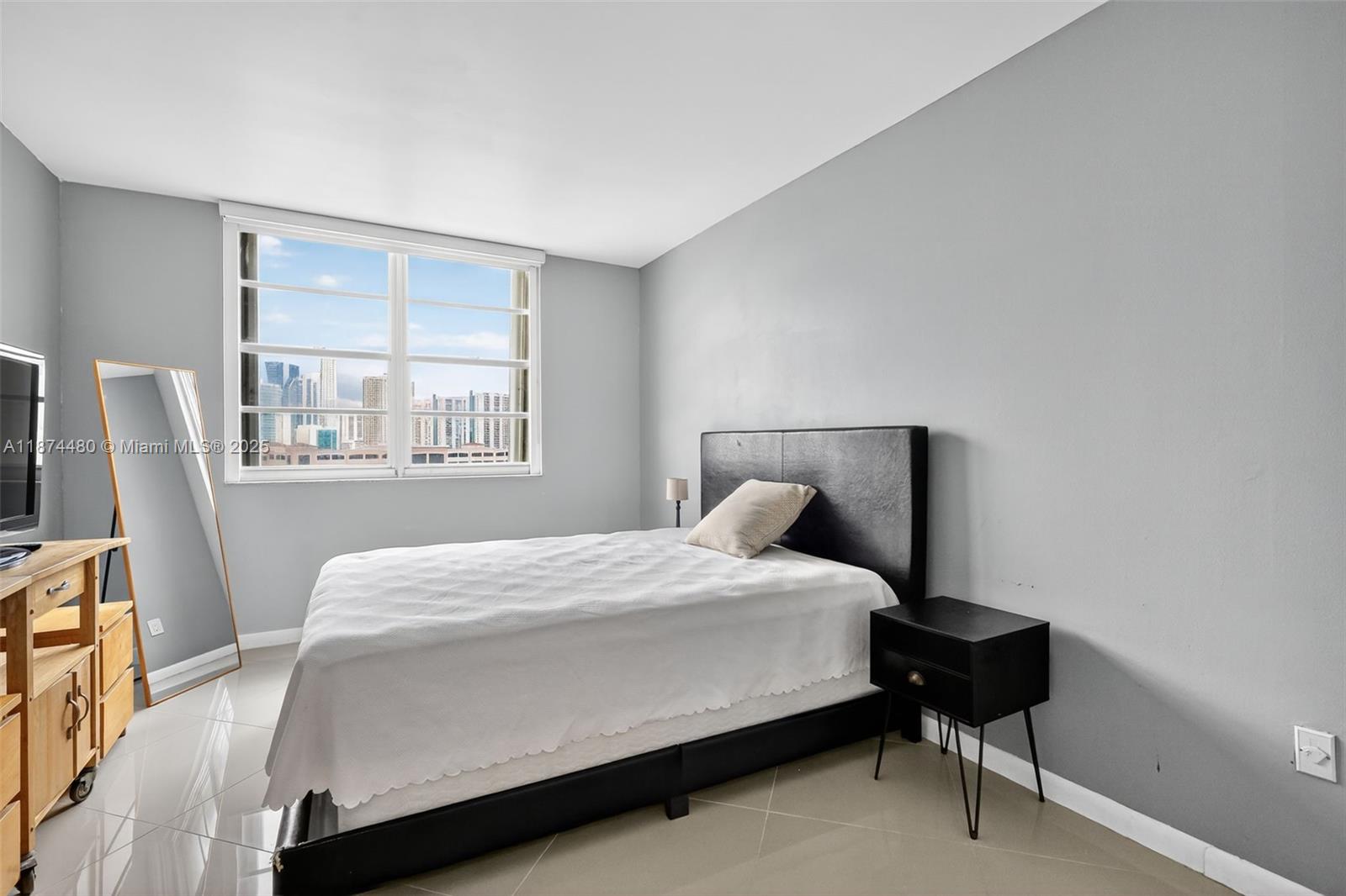 ARLEN HOUSE CONDO - Residential