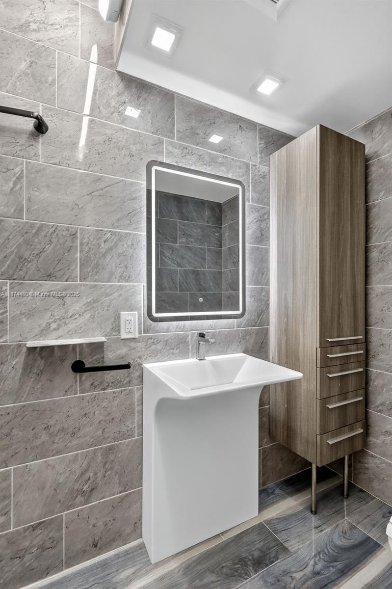 ARLEN HOUSE CONDO - Residential