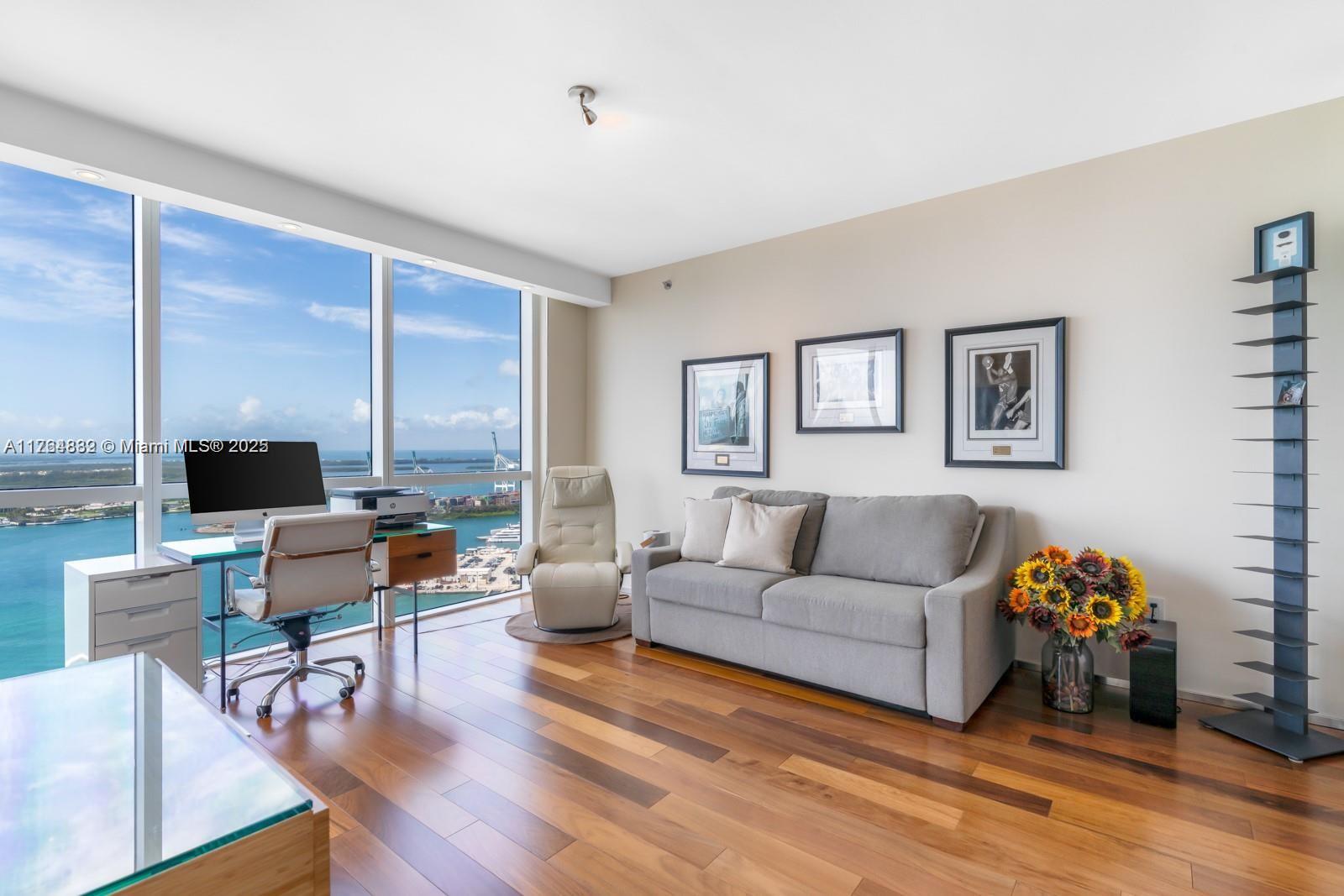 ICON CONDO - Residential