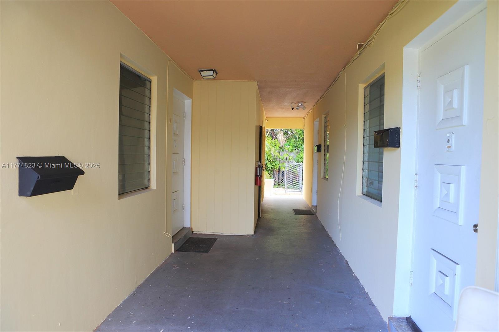 5881 NE 18th Ave, Fort Lauderdale, FL, 33334/$1,130,000 3 5881 NE 18th Ave