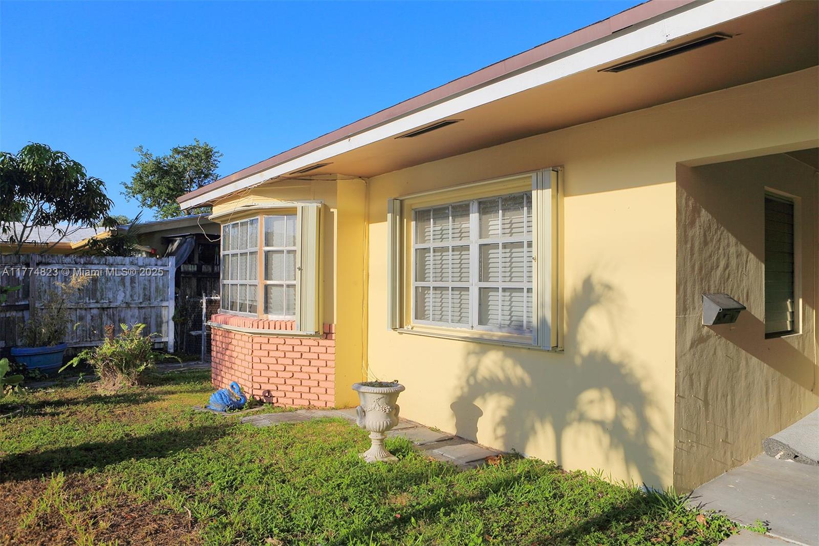 5881 NE 18th Ave, Fort Lauderdale, FL, 33334/$1,130,000 4 5881 NE 18th Ave
