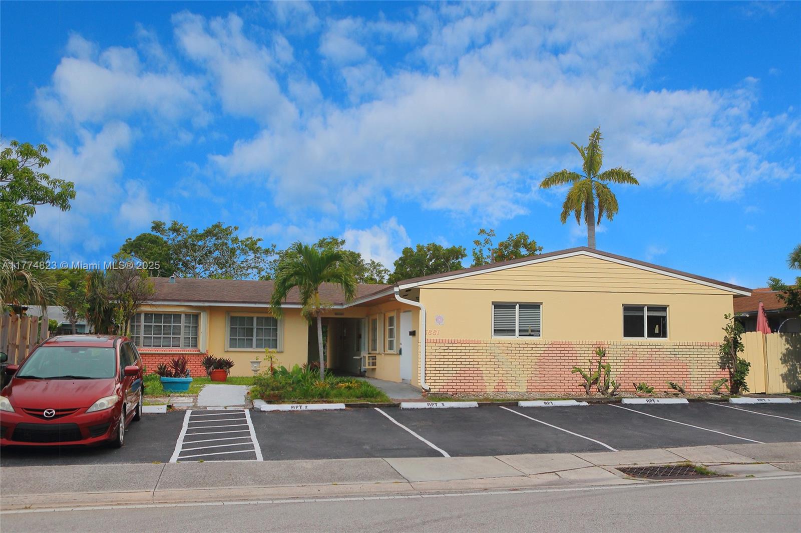 5881 NE 18th Ave, Fort Lauderdale, FL, 33334/$1,130,000 4 5881 NE 18th Ave
