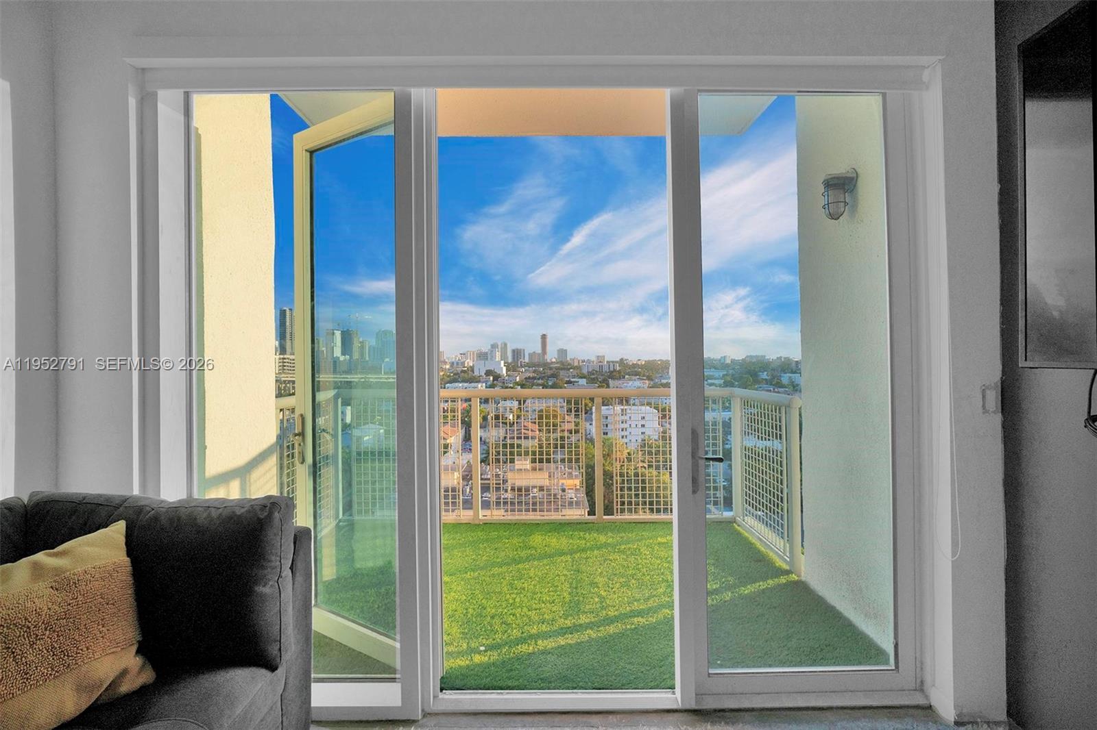 NEO CONDO - Residential