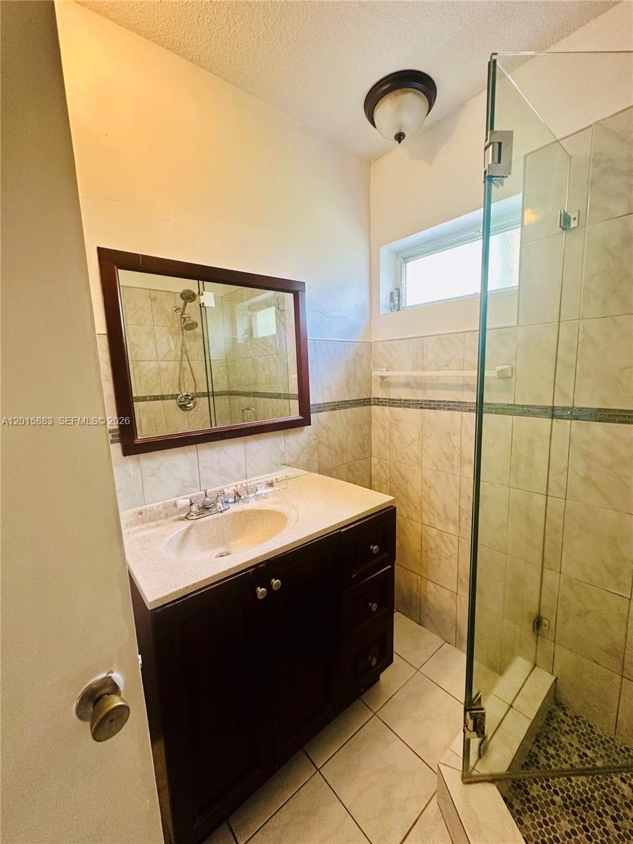 OAKLAND ESTATES 6TH SEC - Residential Lease