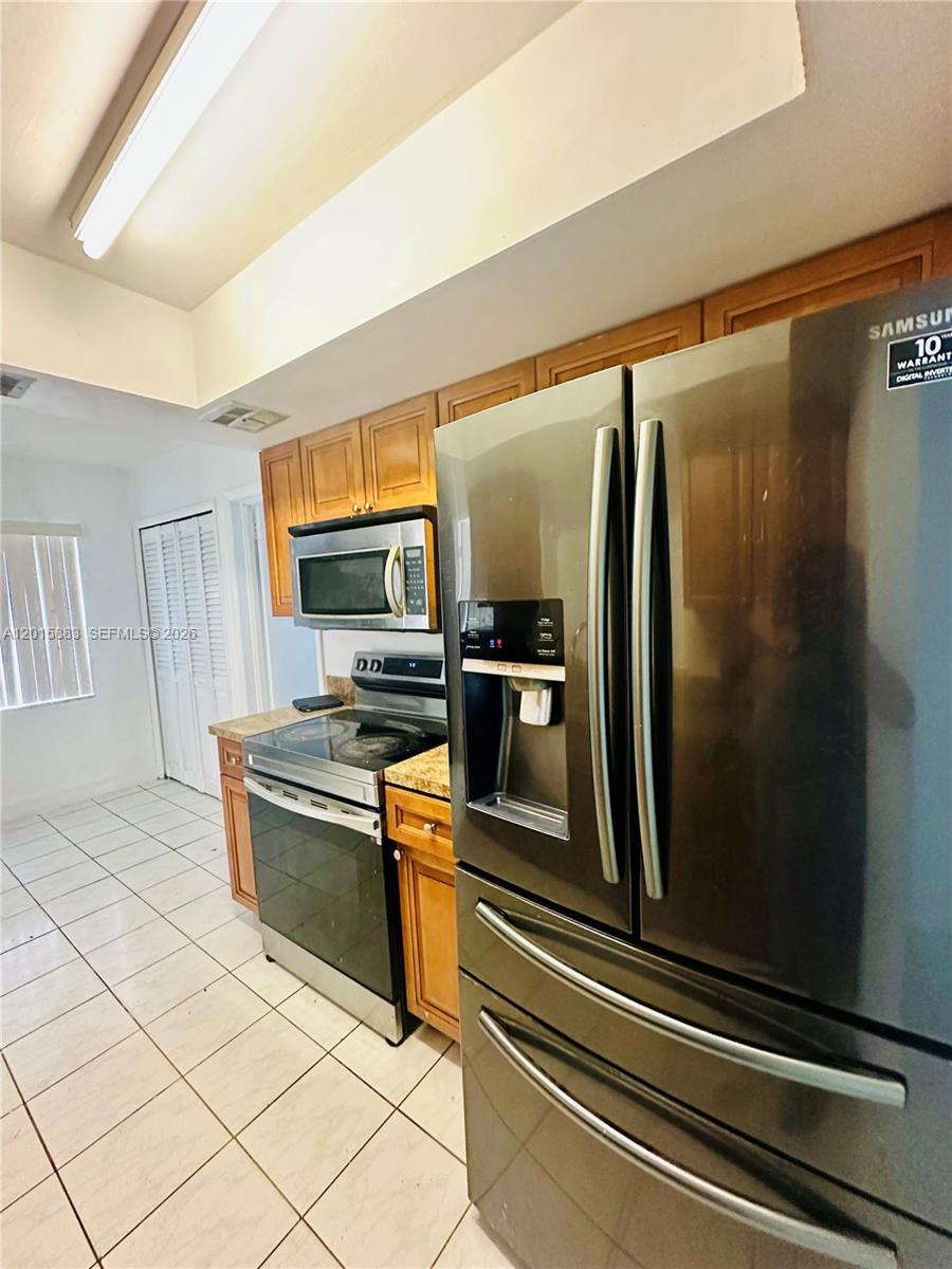 OAKLAND ESTATES 6TH SEC - Residential Lease