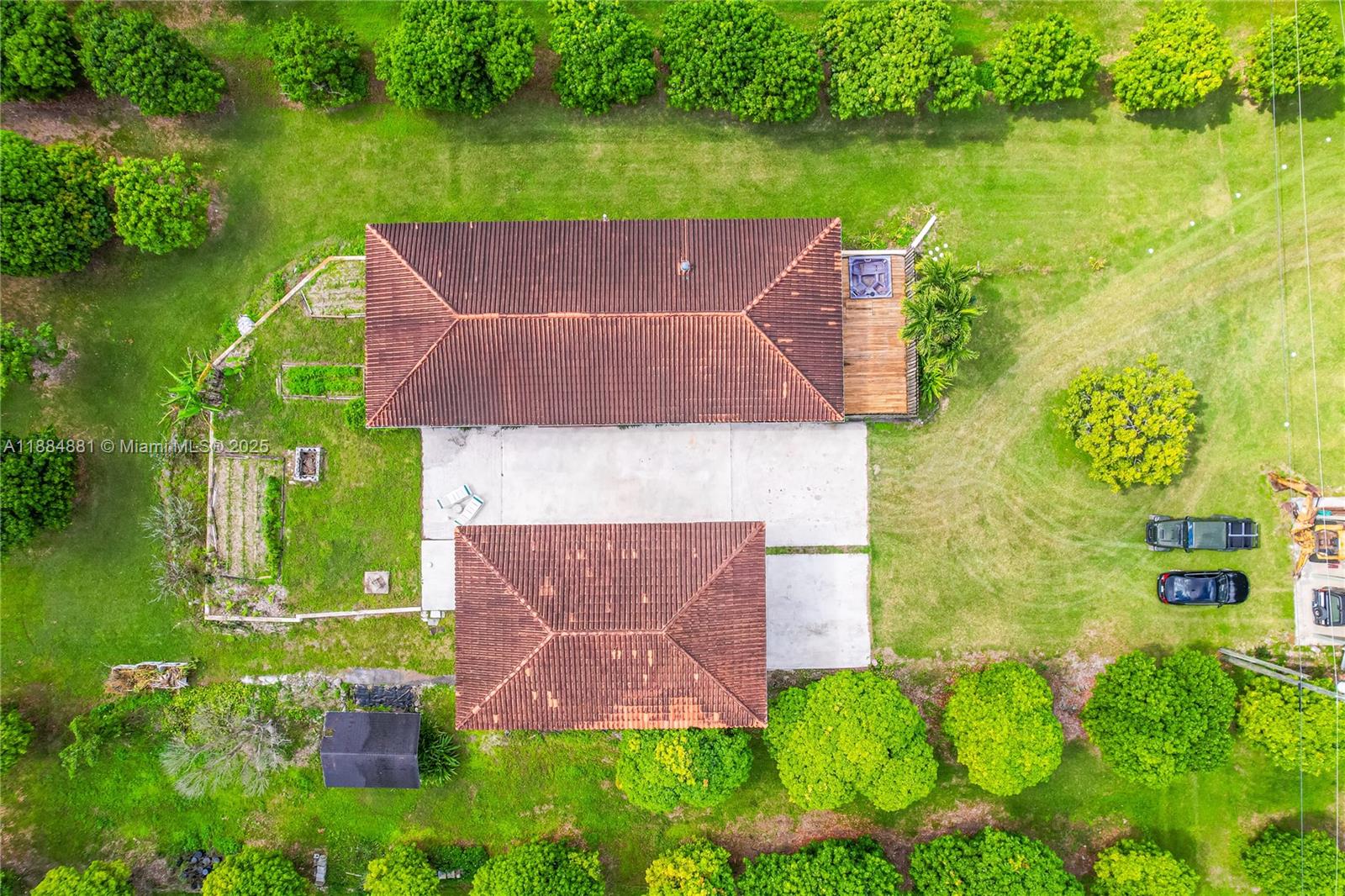 10 acre home/lychee grove - Residential