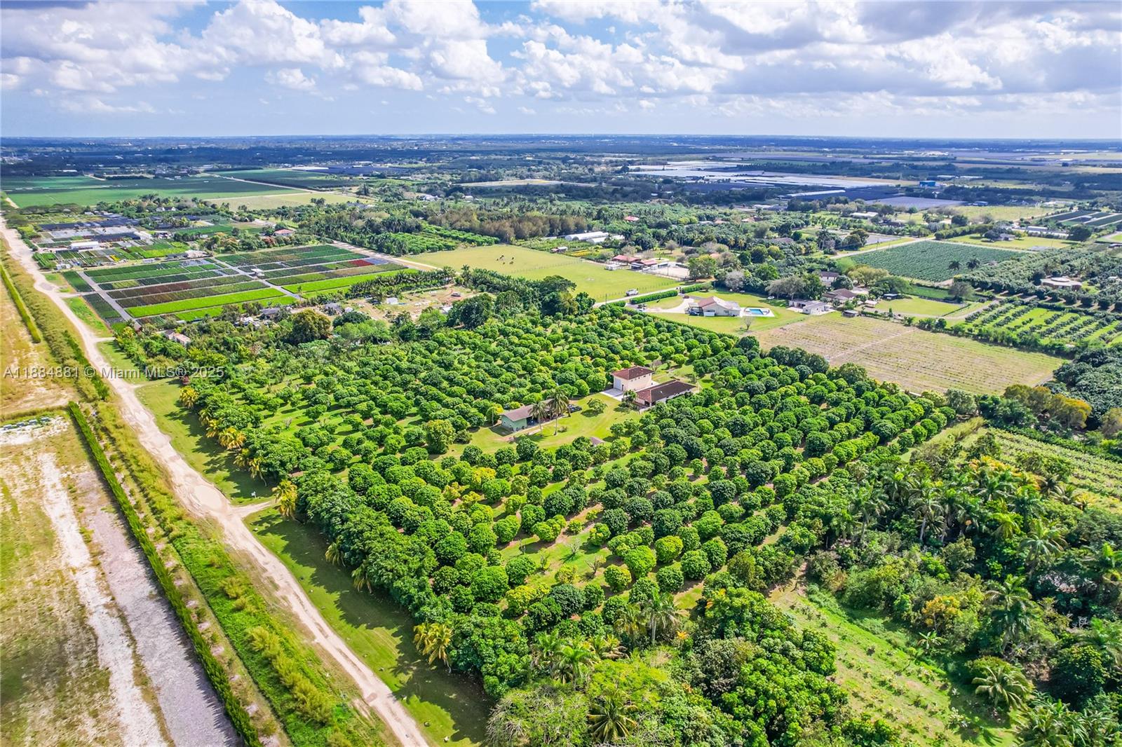 10 acre home/lychee grove - Residential