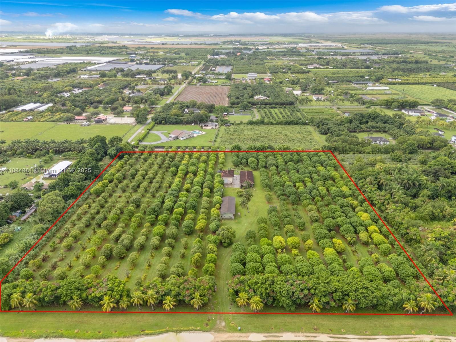 10 acre home/lychee grove - Residential