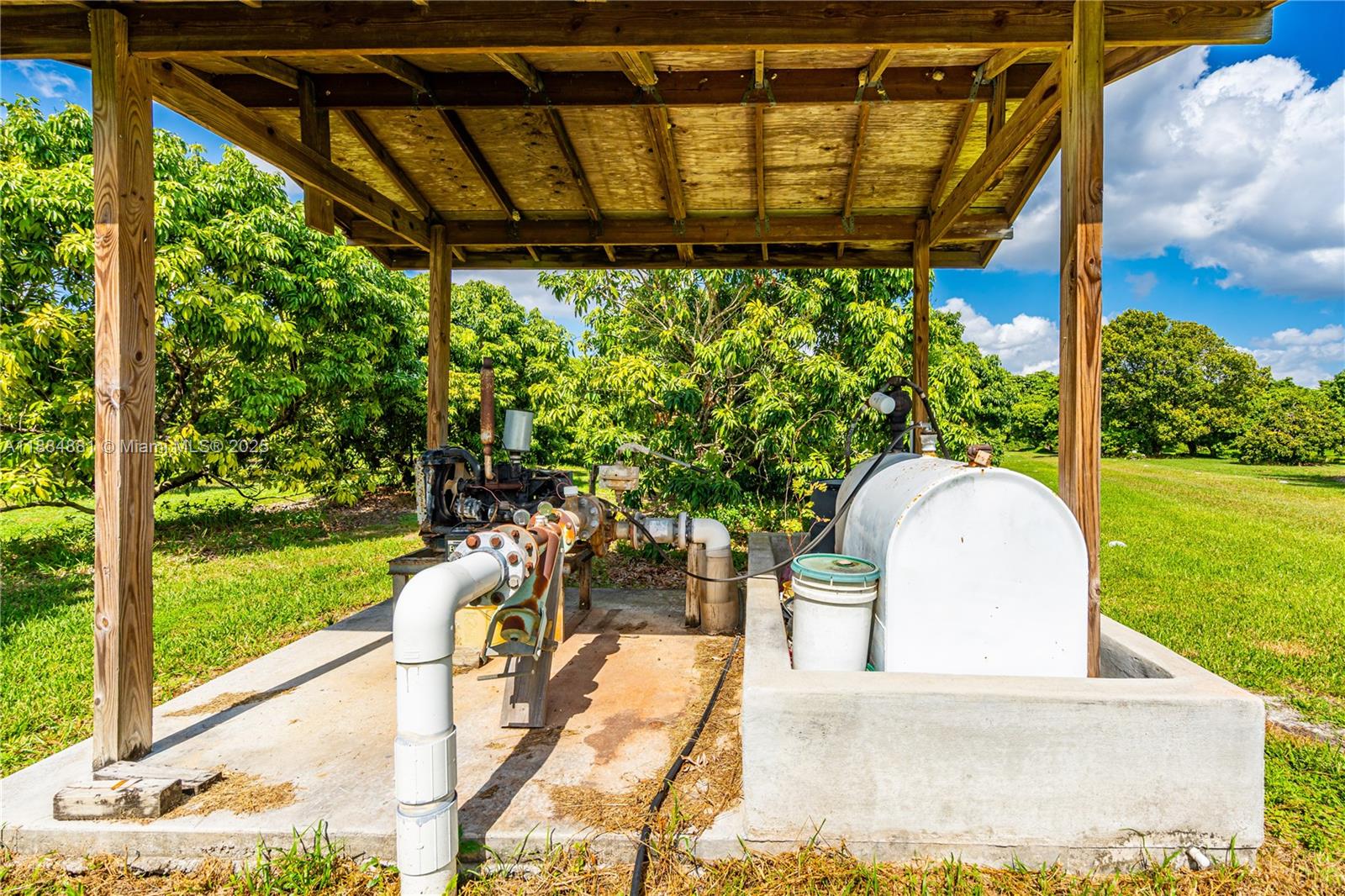 10 acre home/lychee grove - Residential