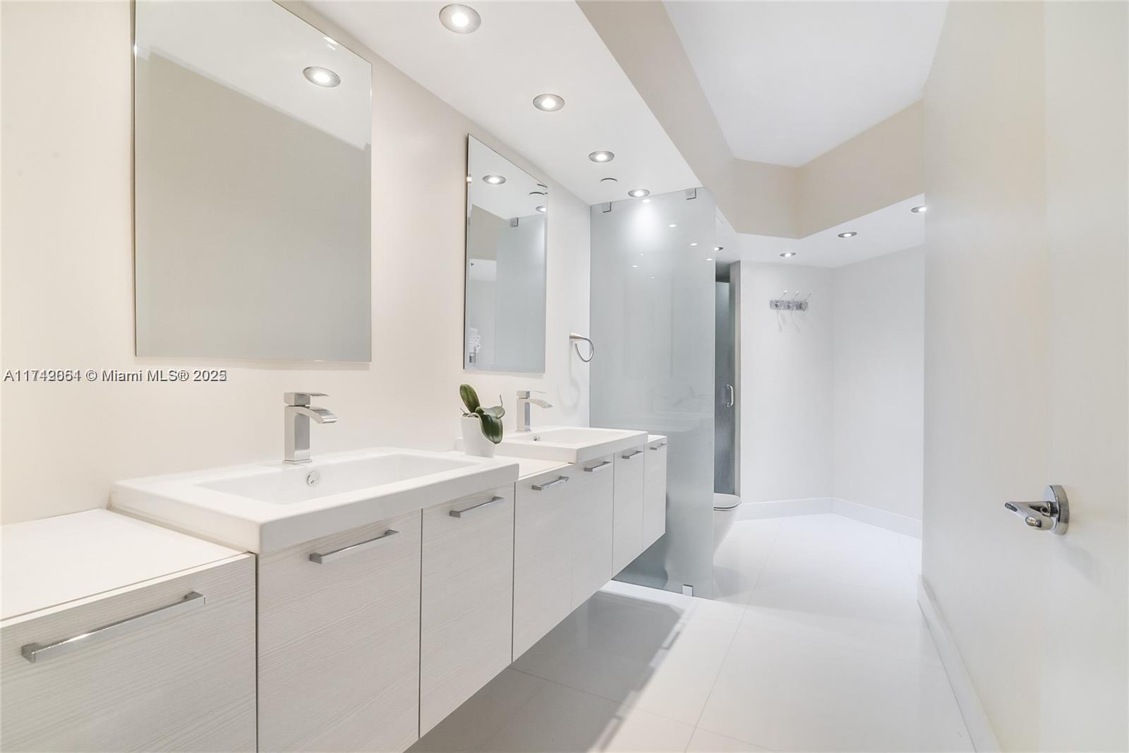 TURNBERRY VILLAGE SO TOWE - Residential