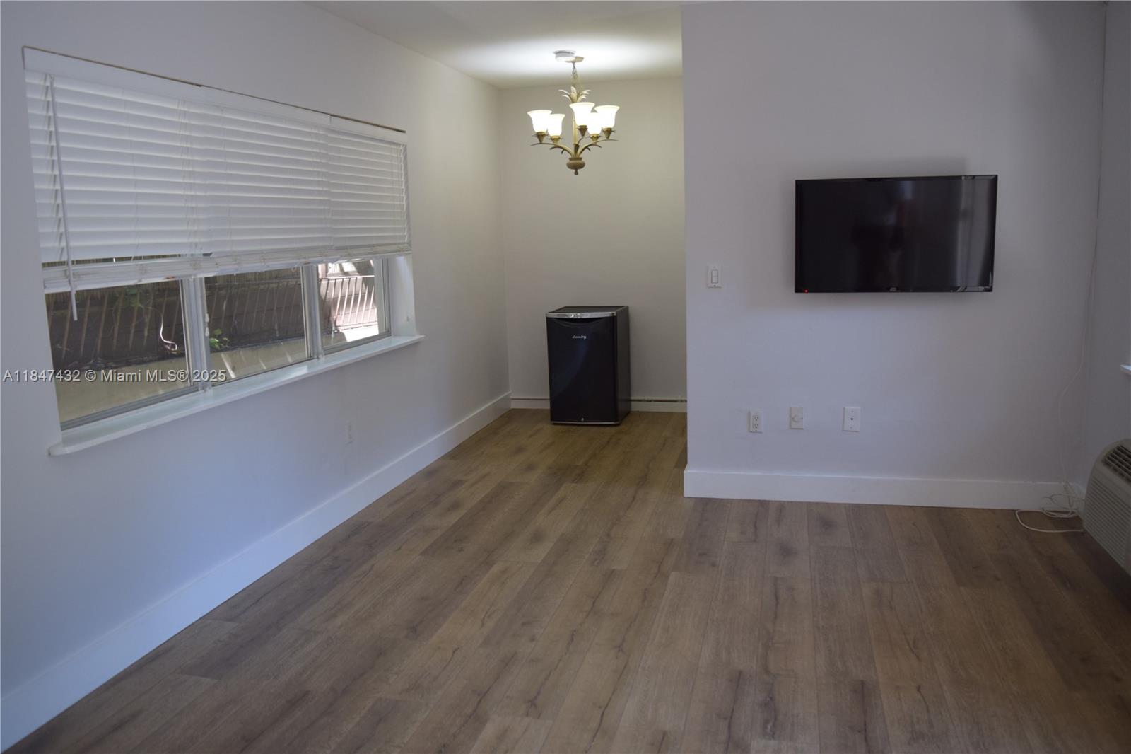 125 Edgewater Dr 7
