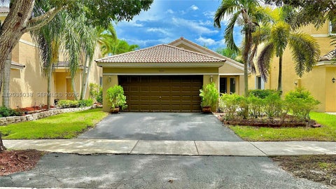 Photo of 4315 Greenbriar Ln, Weston, FL 33331 (MLS # A12035038)