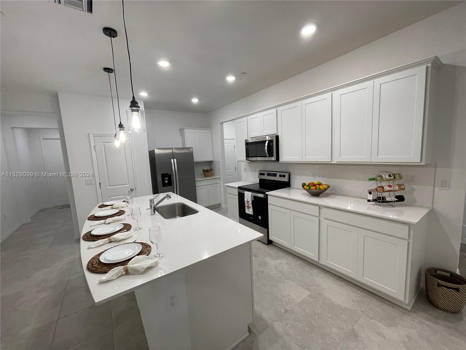 AMERICAN EXPRESS TRACT - Residential Lease