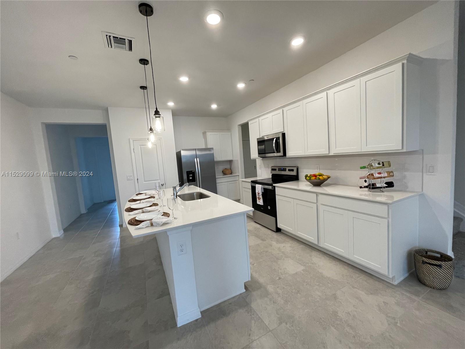AMERICAN EXPRESS TRACT - Residential Lease
