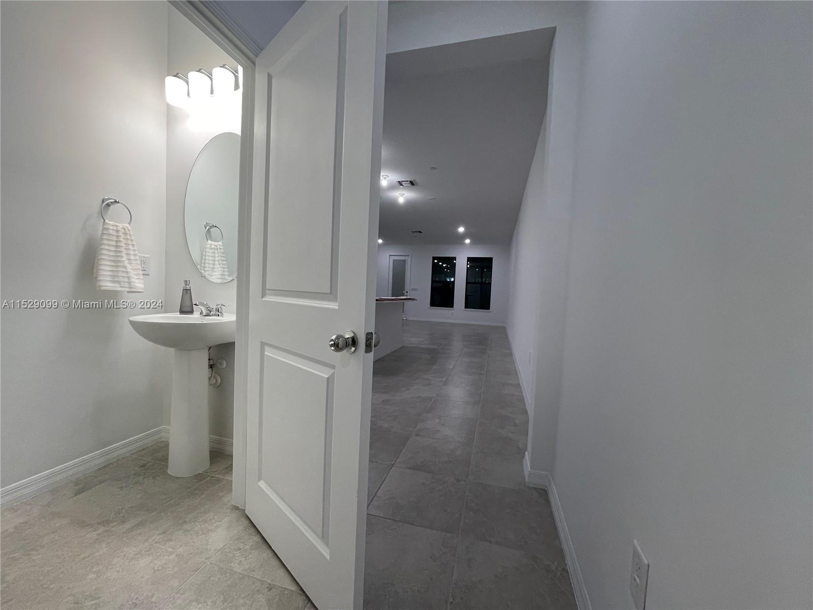 AMERICAN EXPRESS TRACT - Residential Lease