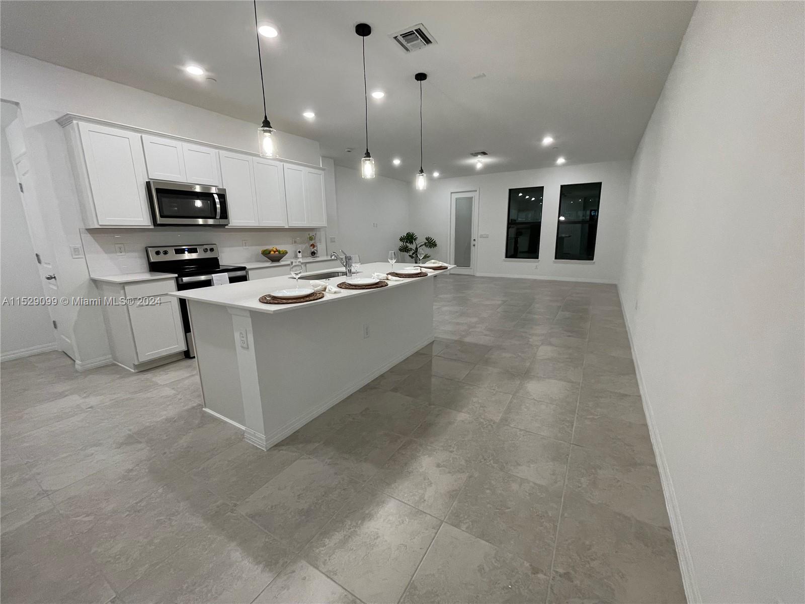 AMERICAN EXPRESS TRACT - Residential Lease