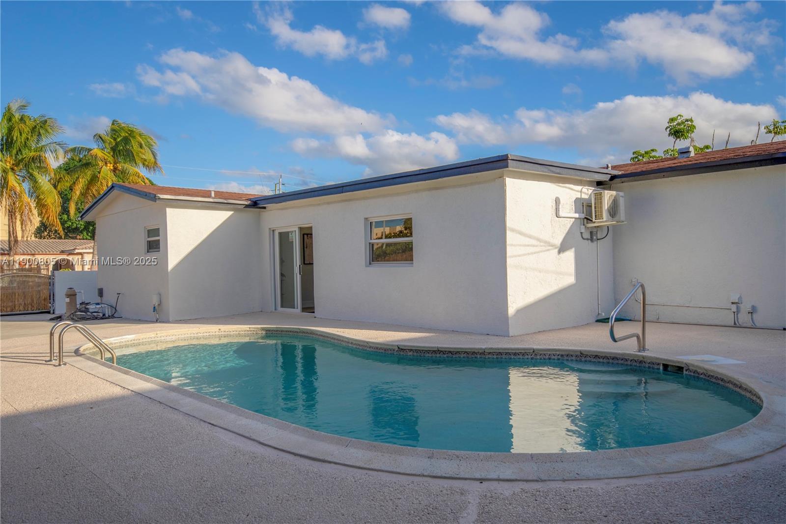 LAUDERDALE LAKES EAST GAT - Residential