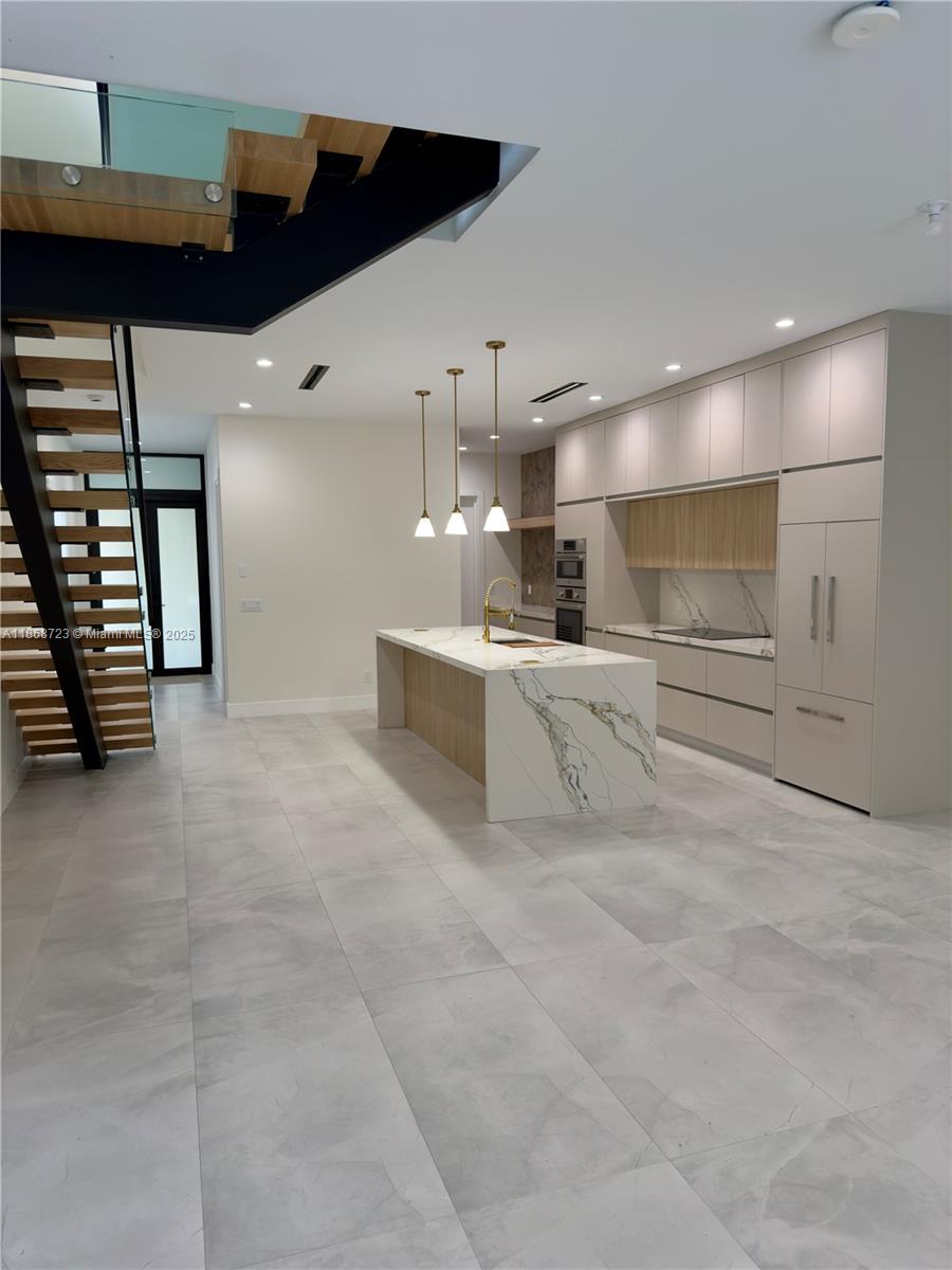 308 NE 14th Ave A