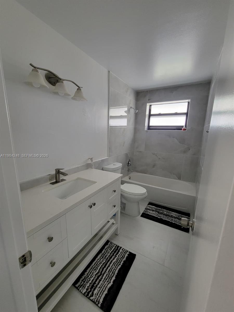 OAKWOOD ON THE GREEN COND - Residential Lease