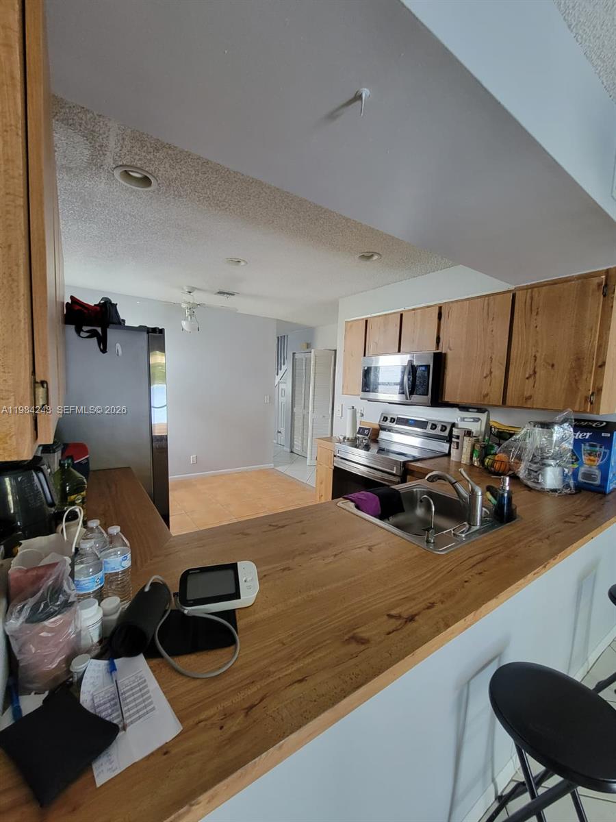 OAKWOOD ON THE GREEN COND - Residential Lease