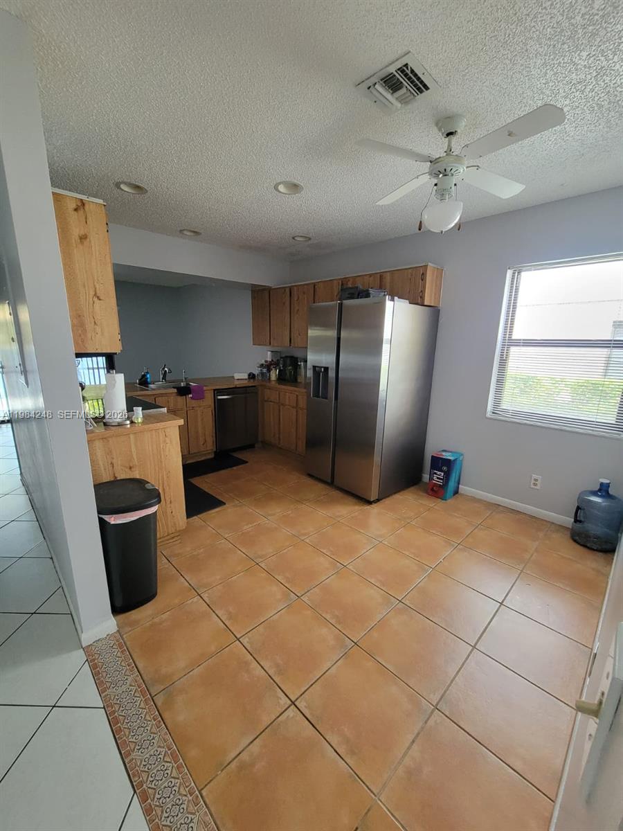 OAKWOOD ON THE GREEN COND - Residential Lease