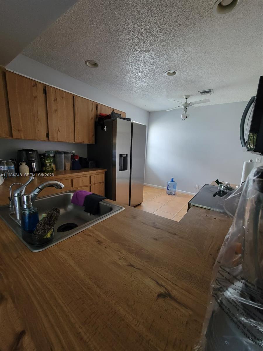 OAKWOOD ON THE GREEN COND - Residential Lease