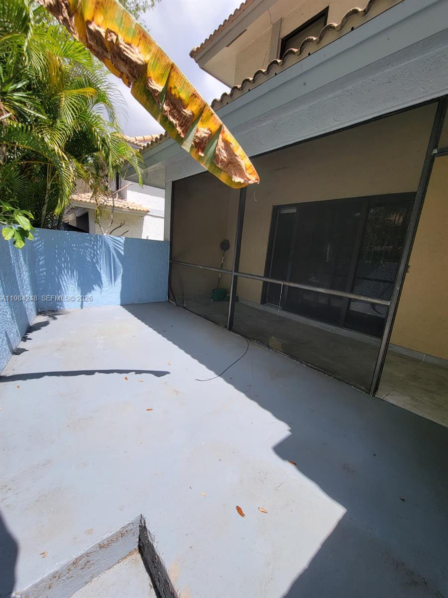 OAKWOOD ON THE GREEN COND - Residential Lease