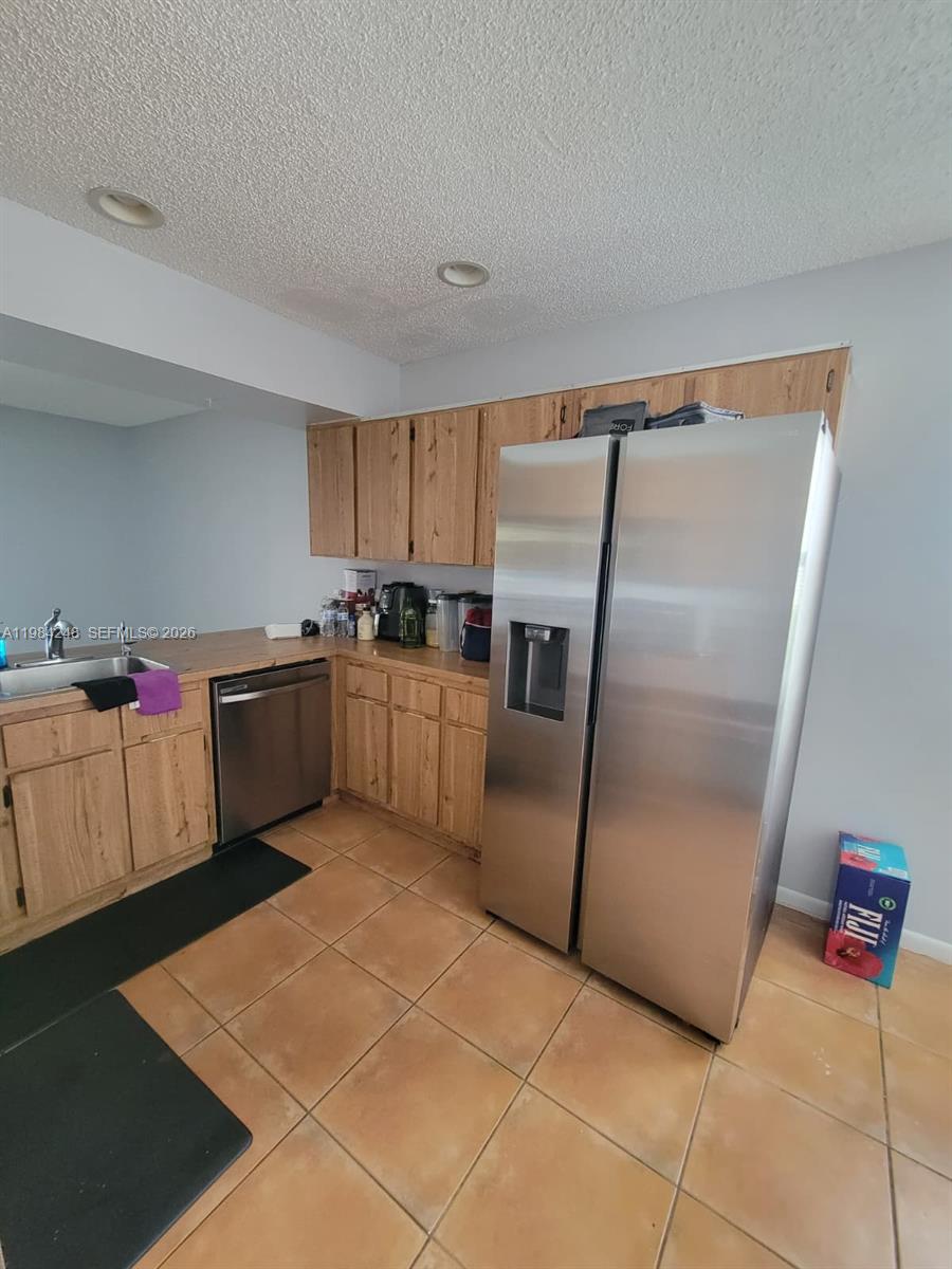 OAKWOOD ON THE GREEN COND - Residential Lease