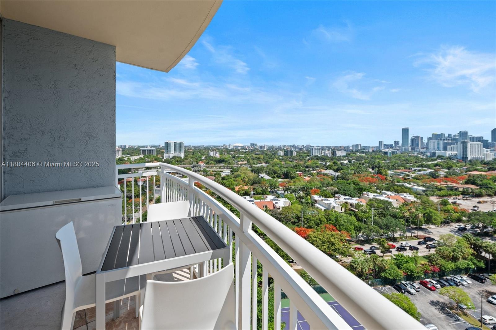 THE METROPOLITAN CONDO - Residential